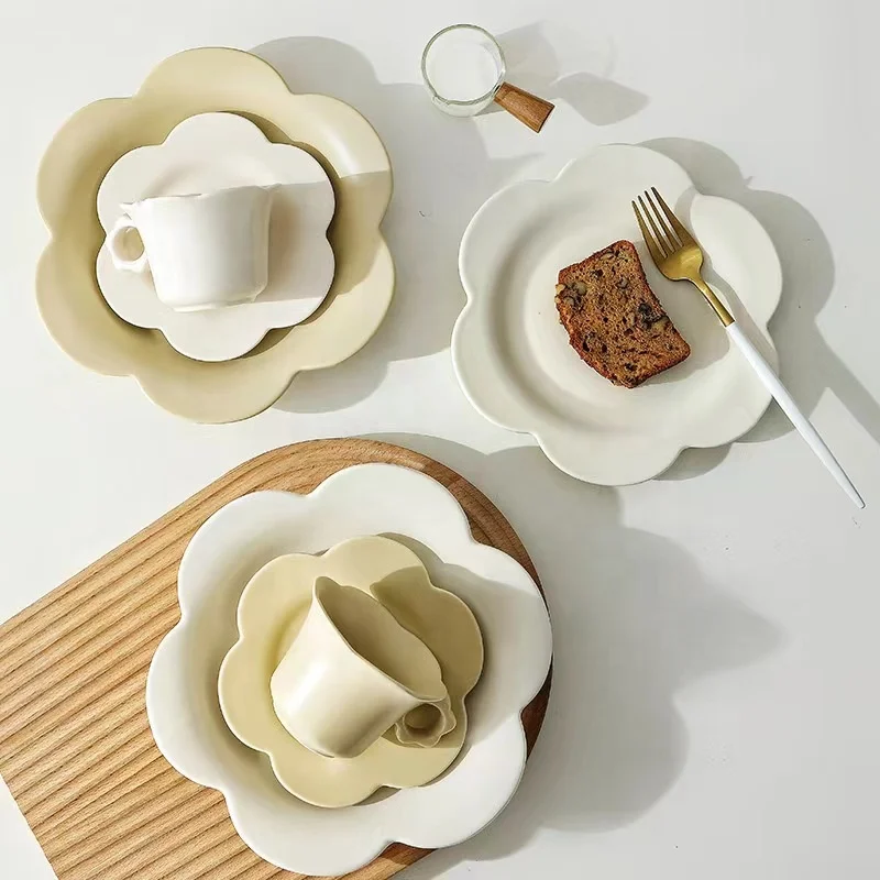 Flower shape 4 pcs porcelain party tableware