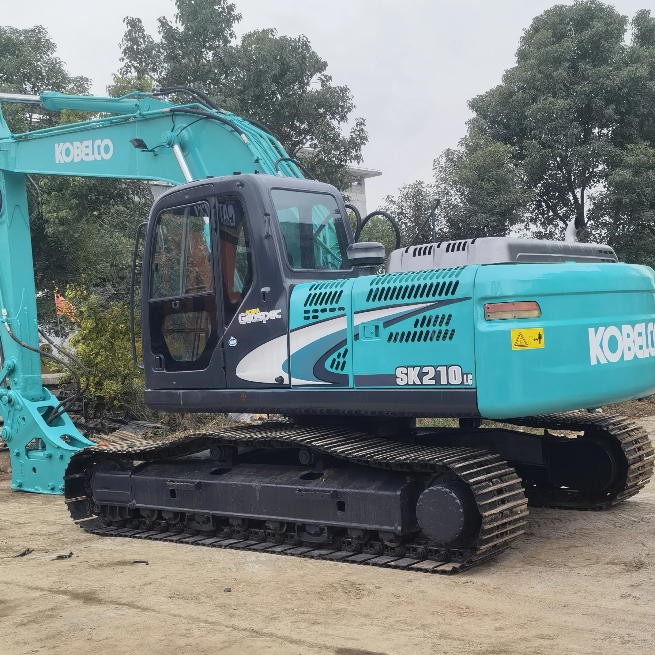 21 ton used excavator Hydraulic Excavator kobelco SK210 for sale good condition and original design used excavator