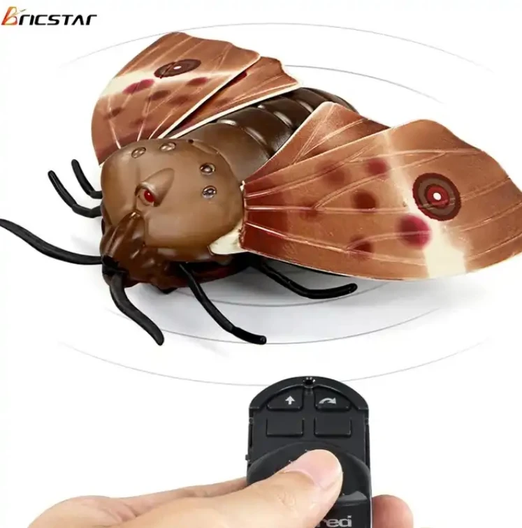 Bricstar funny animal toy Infrared remote control simulates moths flying plastic toy model insect