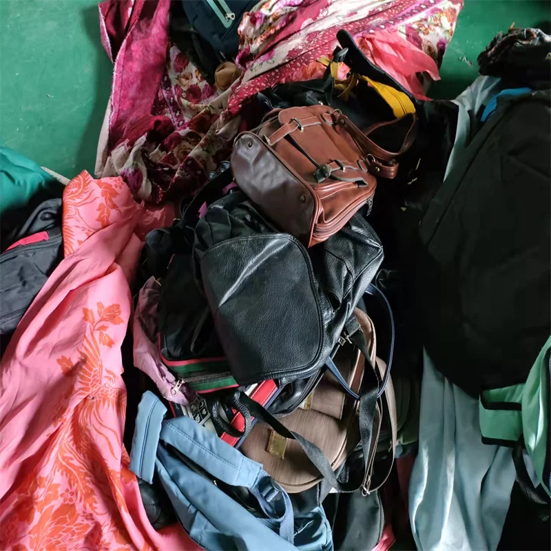 Sell in bulk used mixed ladies and men bags wholesale mix design bags