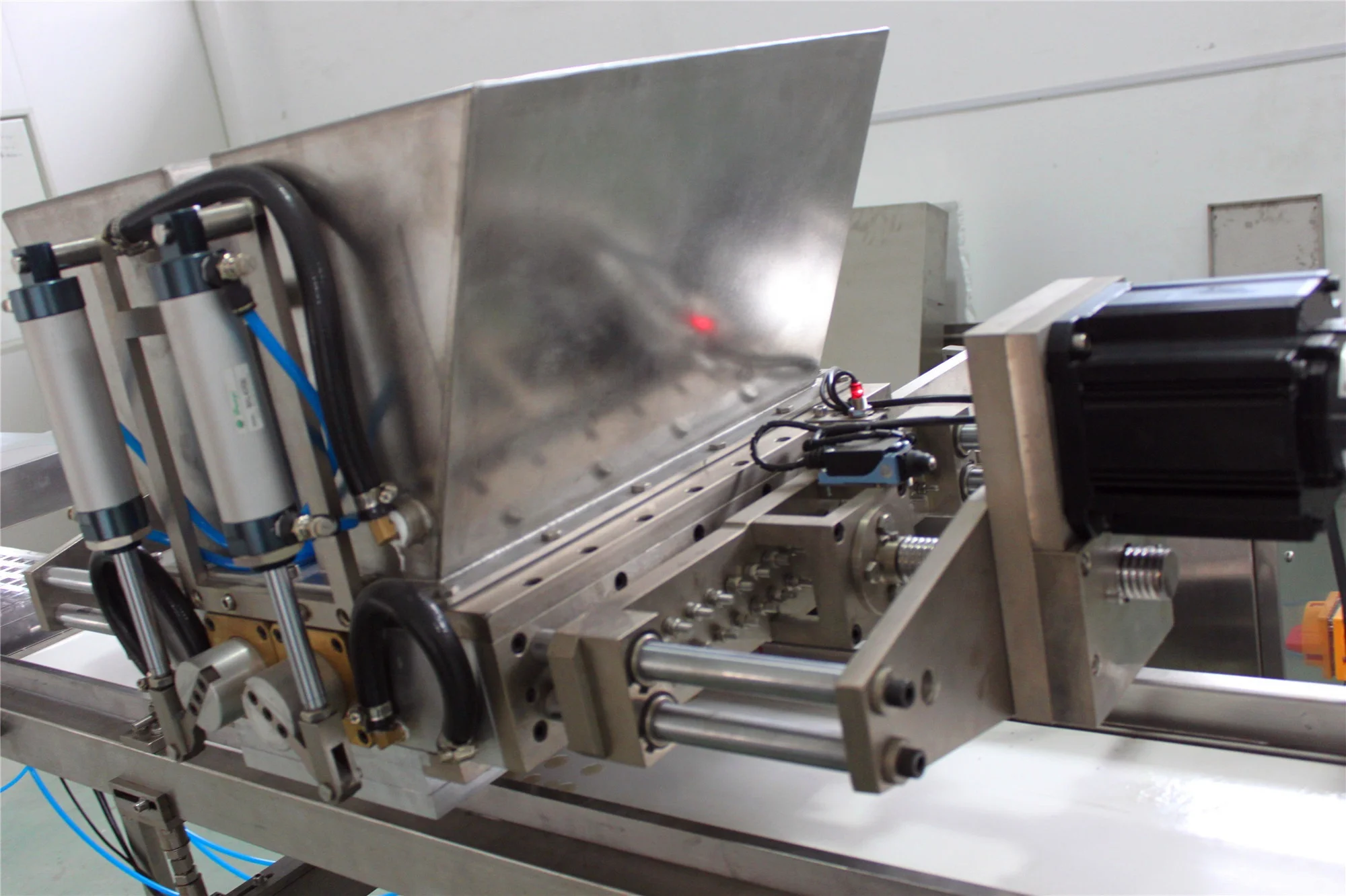 Q110 Golden Eagle Semi-Automatic Small Chocolate Moulding/depositing/chocolate filling Machine