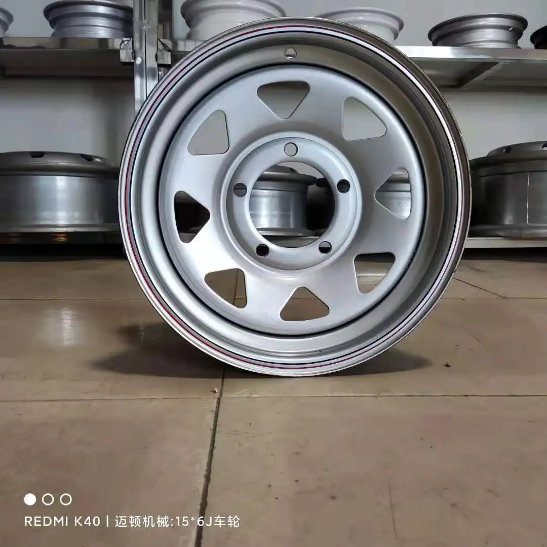 6JX15 The steel wheels of a recreational car