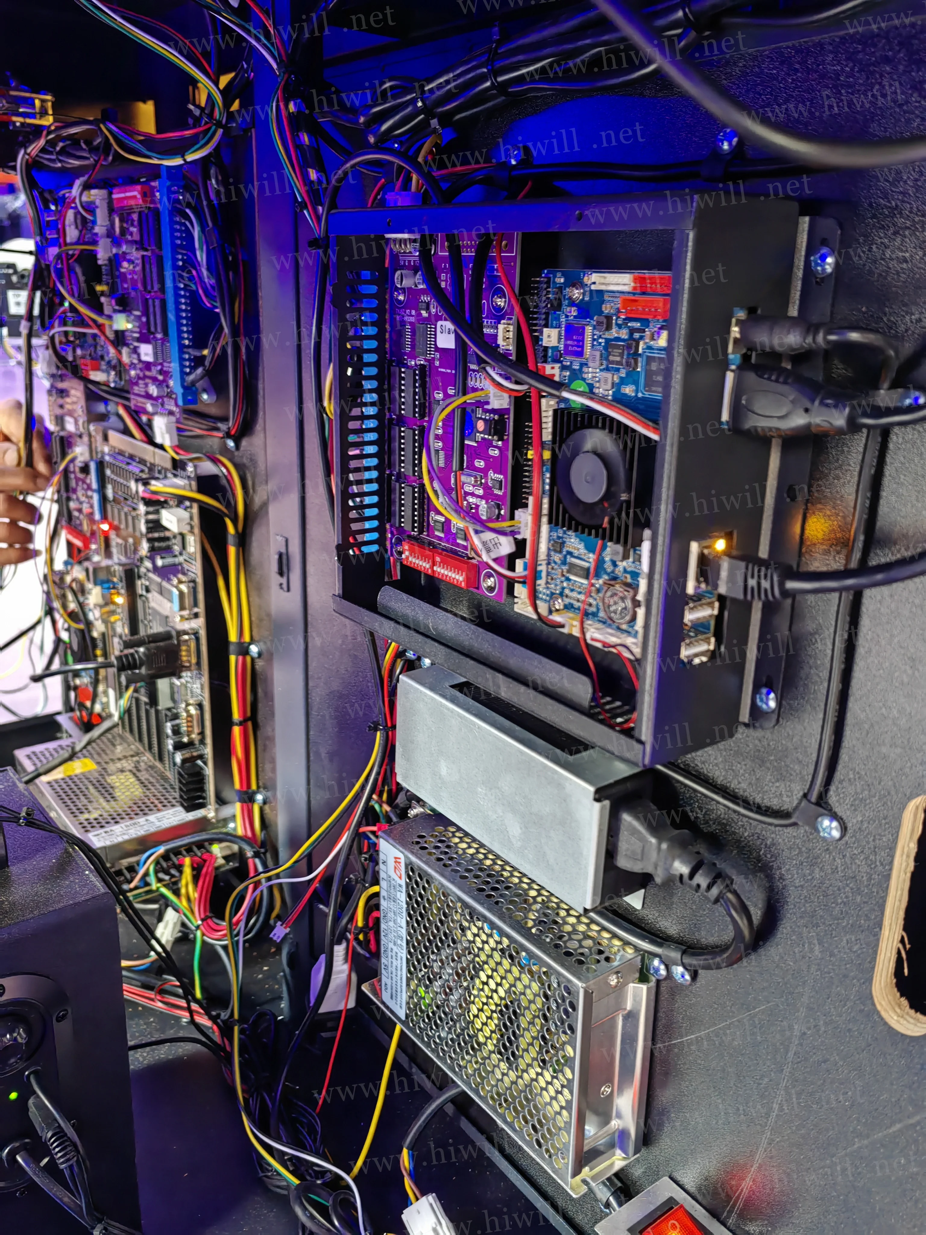 Hiwill Wholesale Entertainment Game Machine Cabinet 17 inch Touch Screen Monitor Intelligent System Android Game Board for Sale