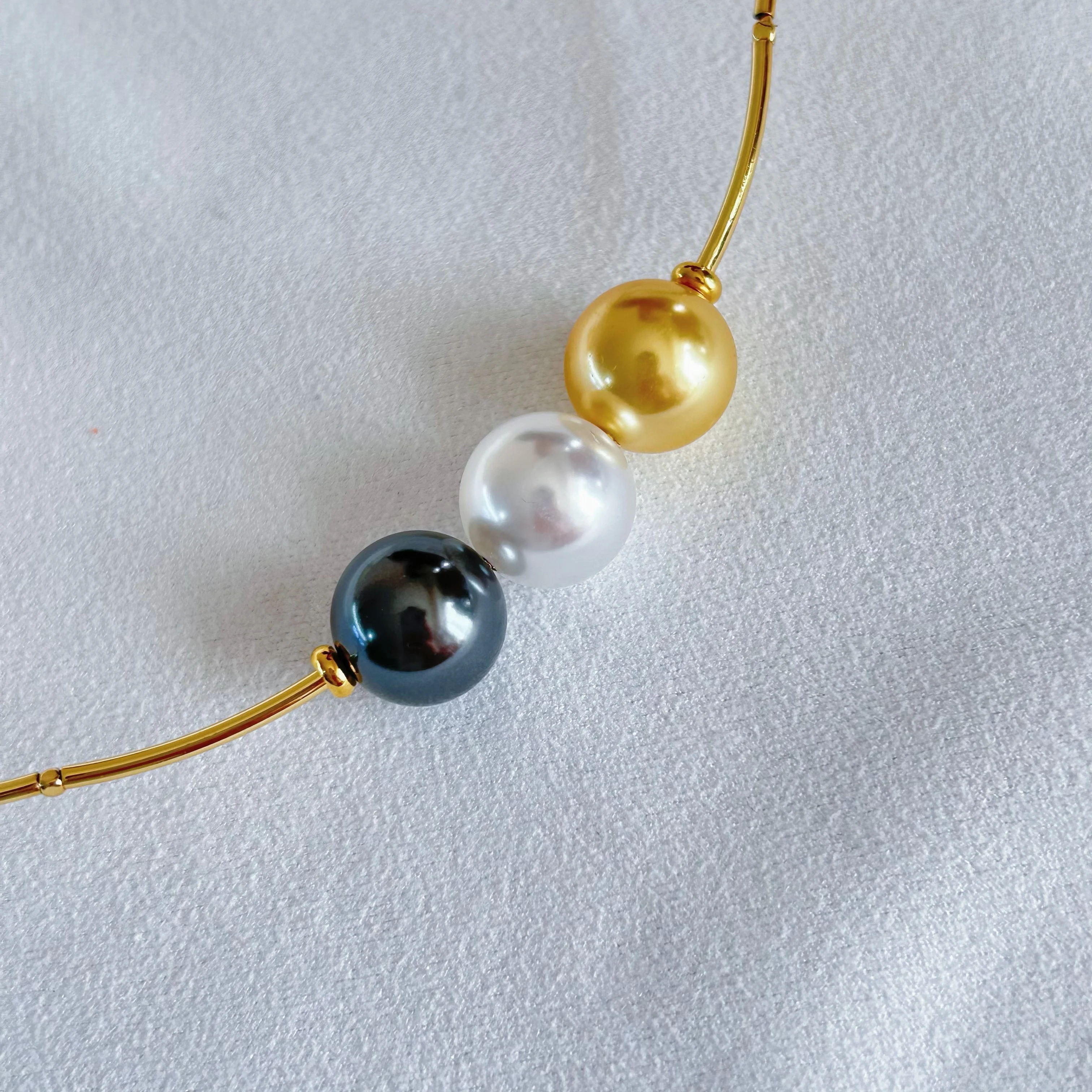 BX7-5-12mm Three-Bead Collar Mixed Colors Create a Fashion-Forward Colorful Necklace