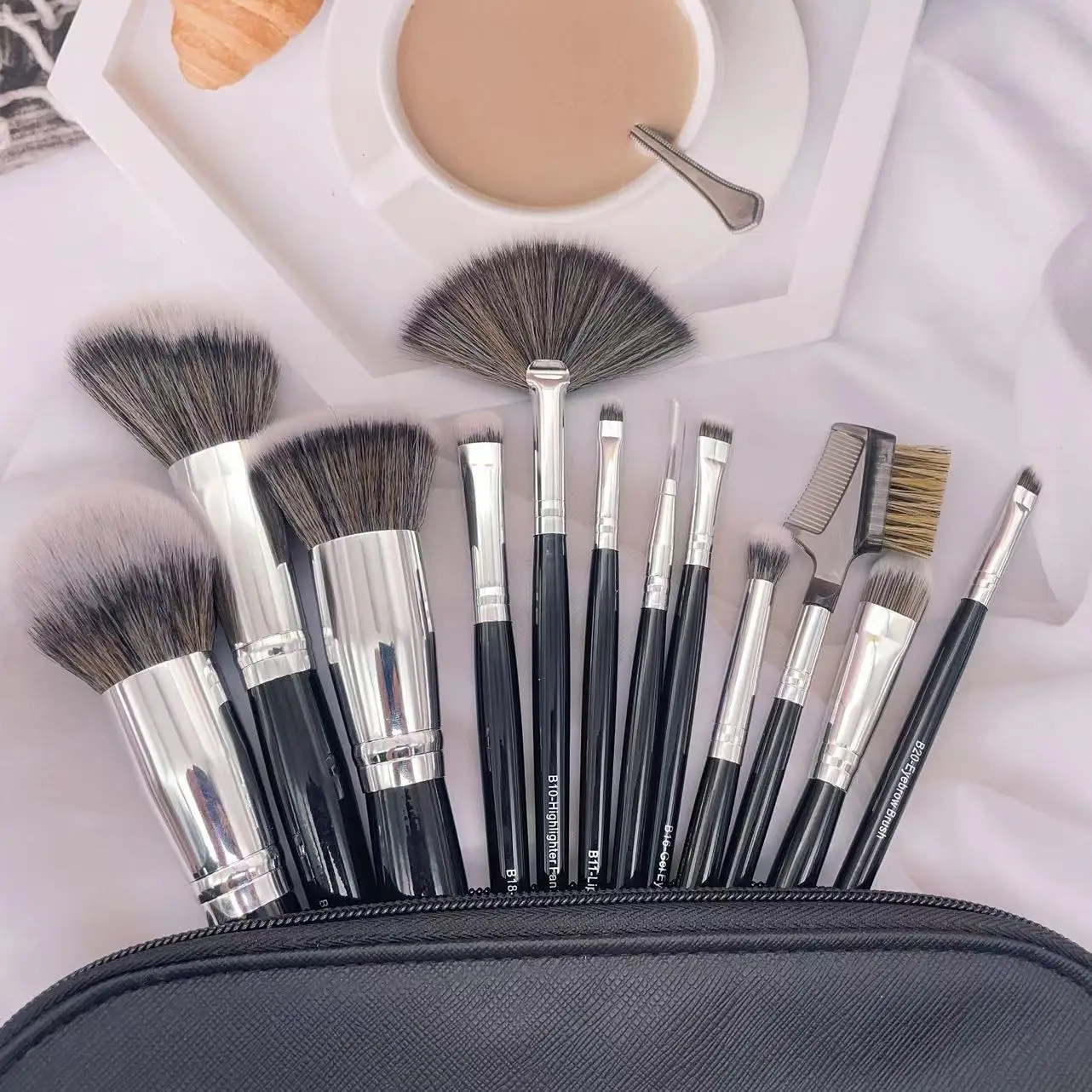 YRX Spot Stock Black Wood Handle 7/12/18 Pcs Available Alternative Professional Factory Outlet Beauty Tools Custom Makeup Brush