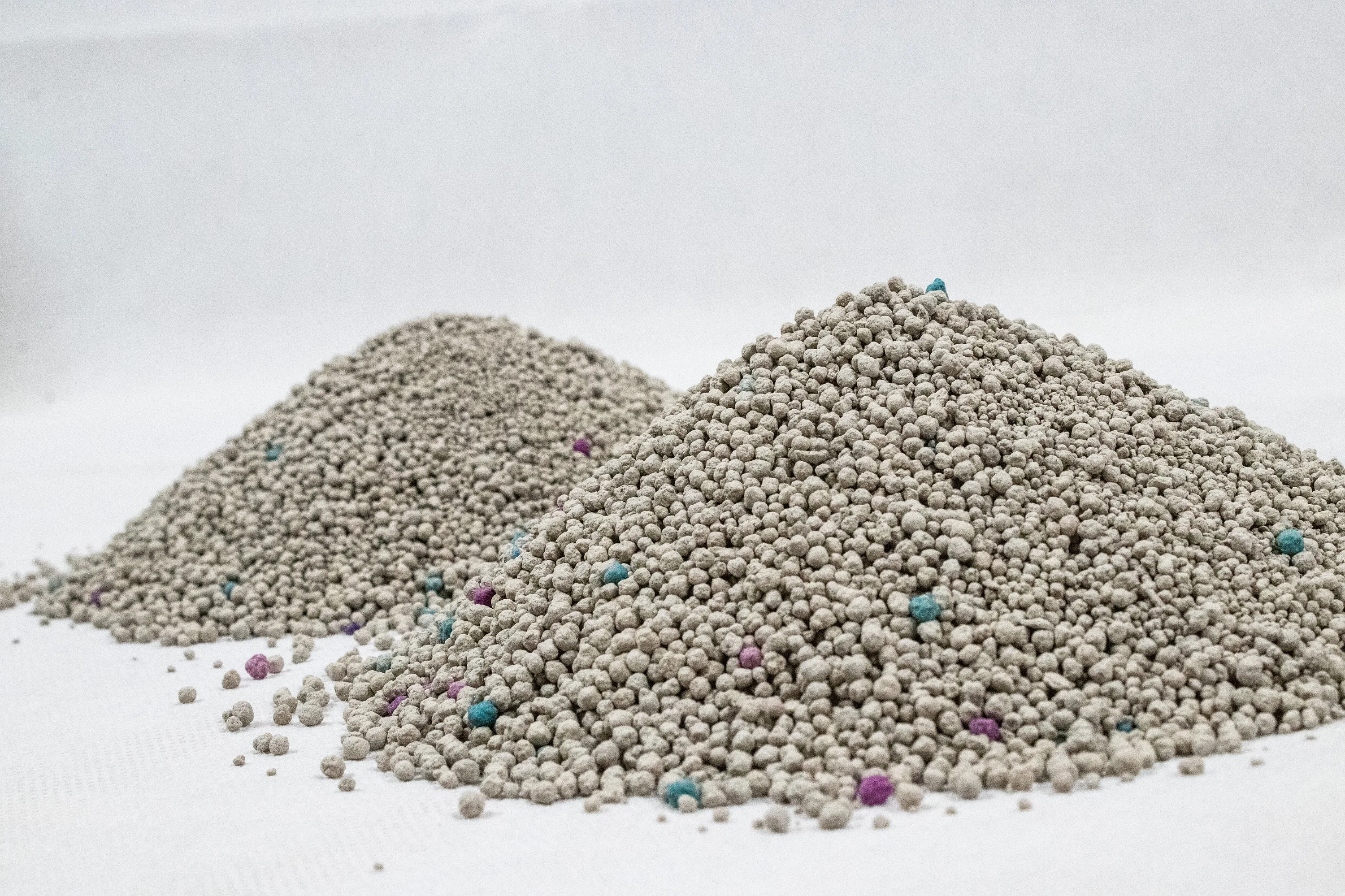 OEM Factory Supply Eco Natural Potent Caking Cat Litter Pet Products Dust-Free Natural Bentonite Cat Litter