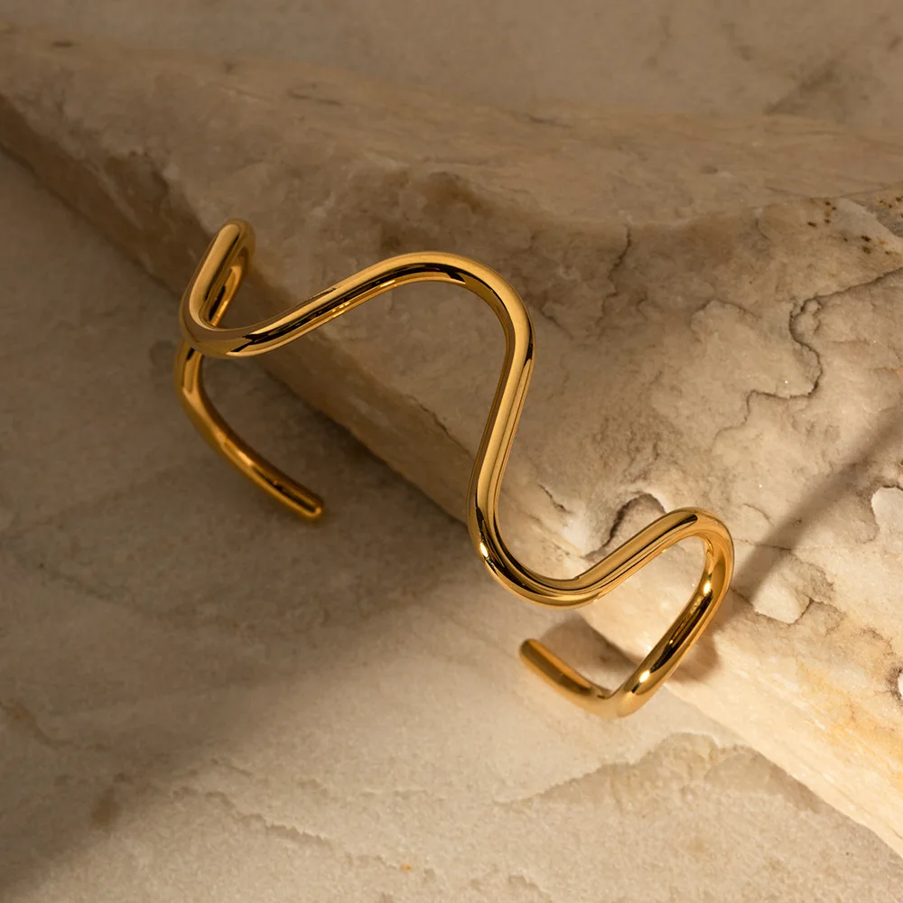 Ins French style niche design gold 18 titanium steel bracelet fashionable versatile twisted cuff bracelet