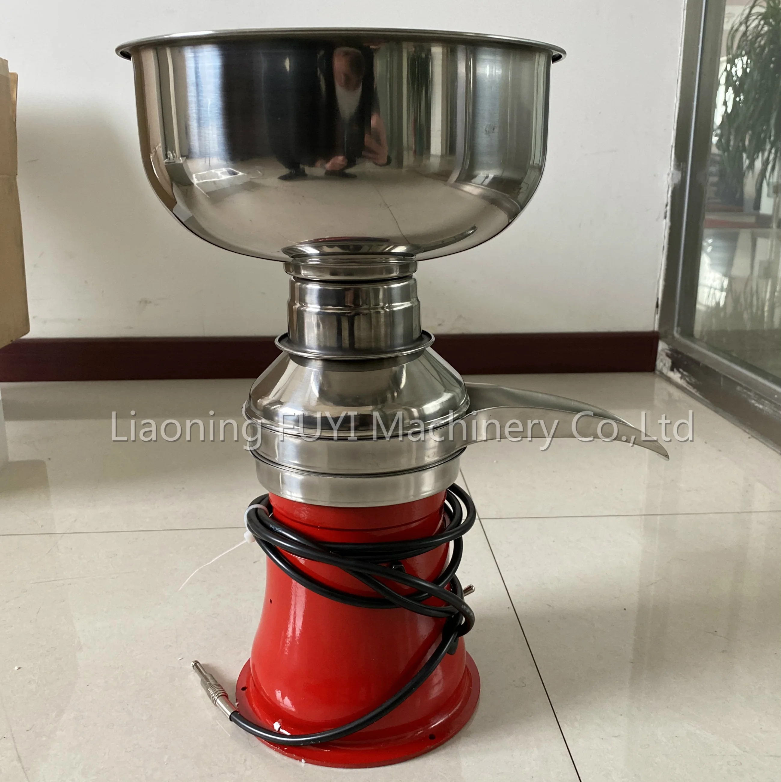 Электрический малый сепаратор молочного крема 50 л