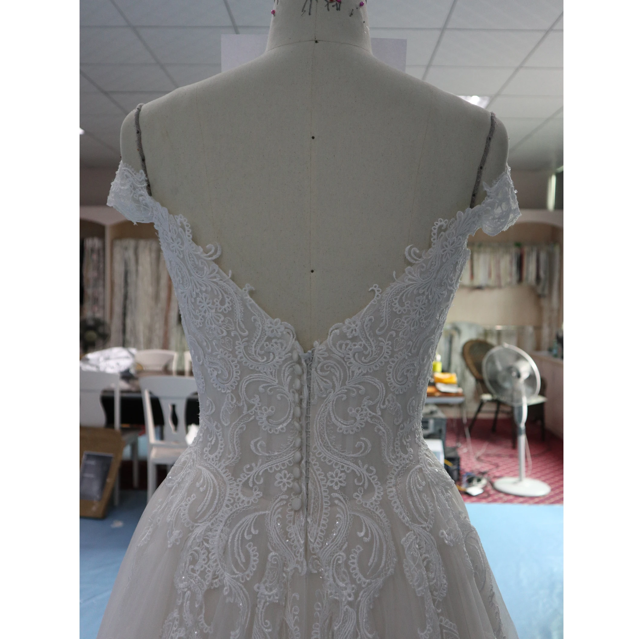 New arrival wedding dress heavy anti-lace sleeveless elegant tail wedding dress temperament bridal wedding dress
