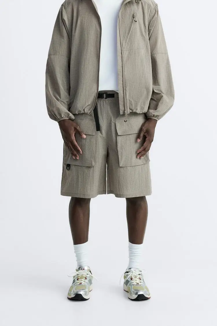 Custom High Quality Nylon Material Wind Breaker Tracksuit Embroidery Logo Windbreaker Tracksuit With Reflective Piping for Men