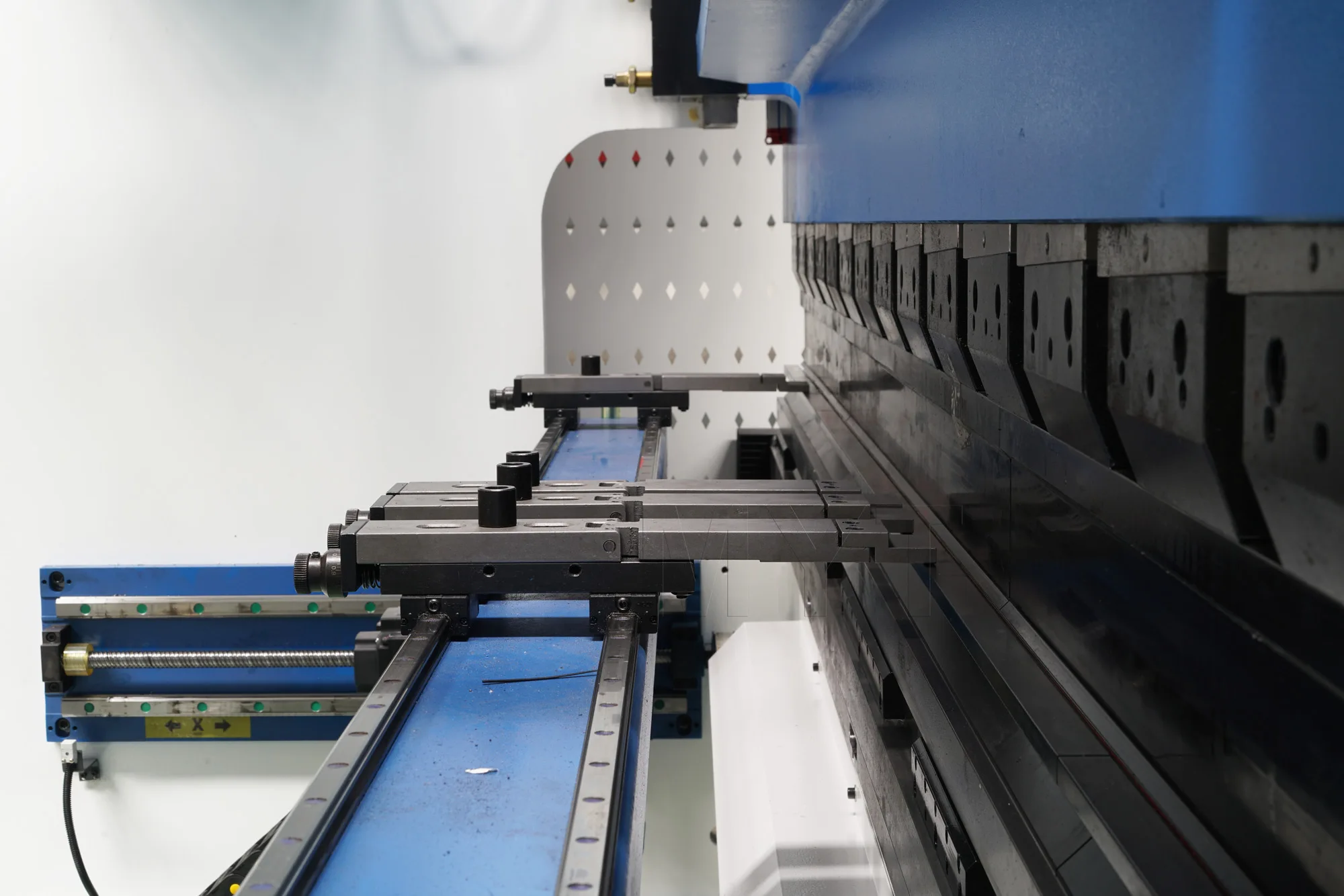 MYT  Automatic Easy To Operate Sheet Metal Bending Machine 175 T3200 Press Brake Steel Plate CNC Press Brake for Metal Sheet