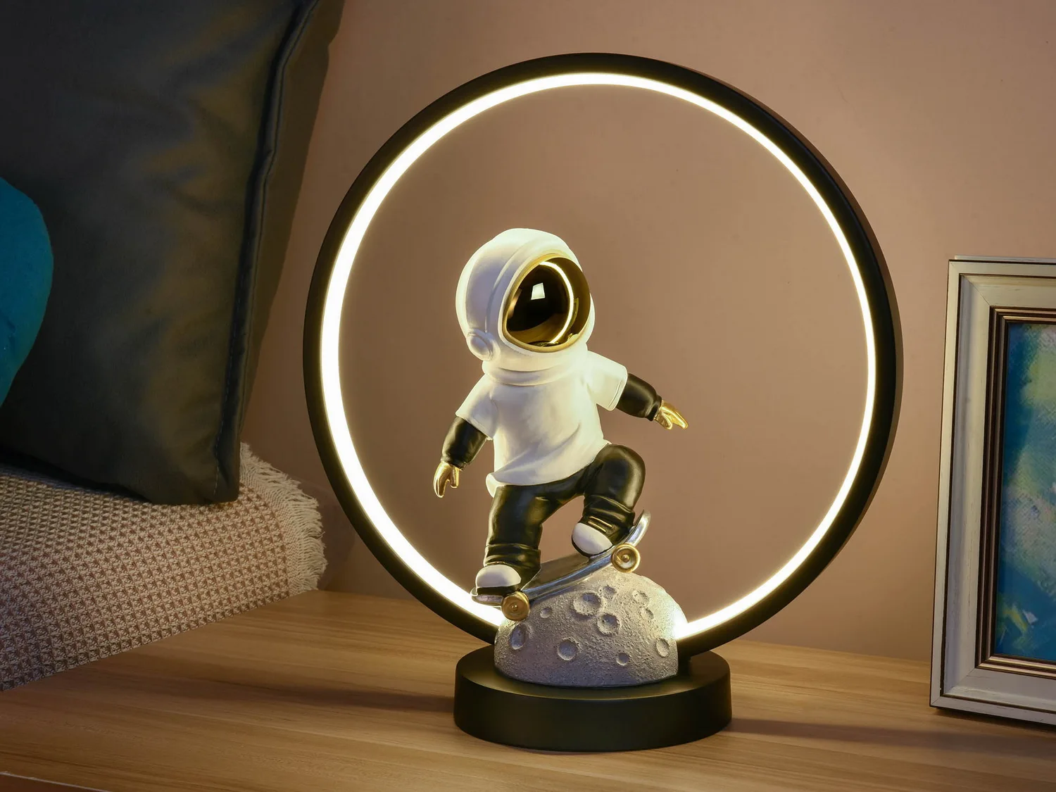 3pcs MOQ USB cable resin decorative astronaut figurine night light 3D space man statue LED table lamp home decor