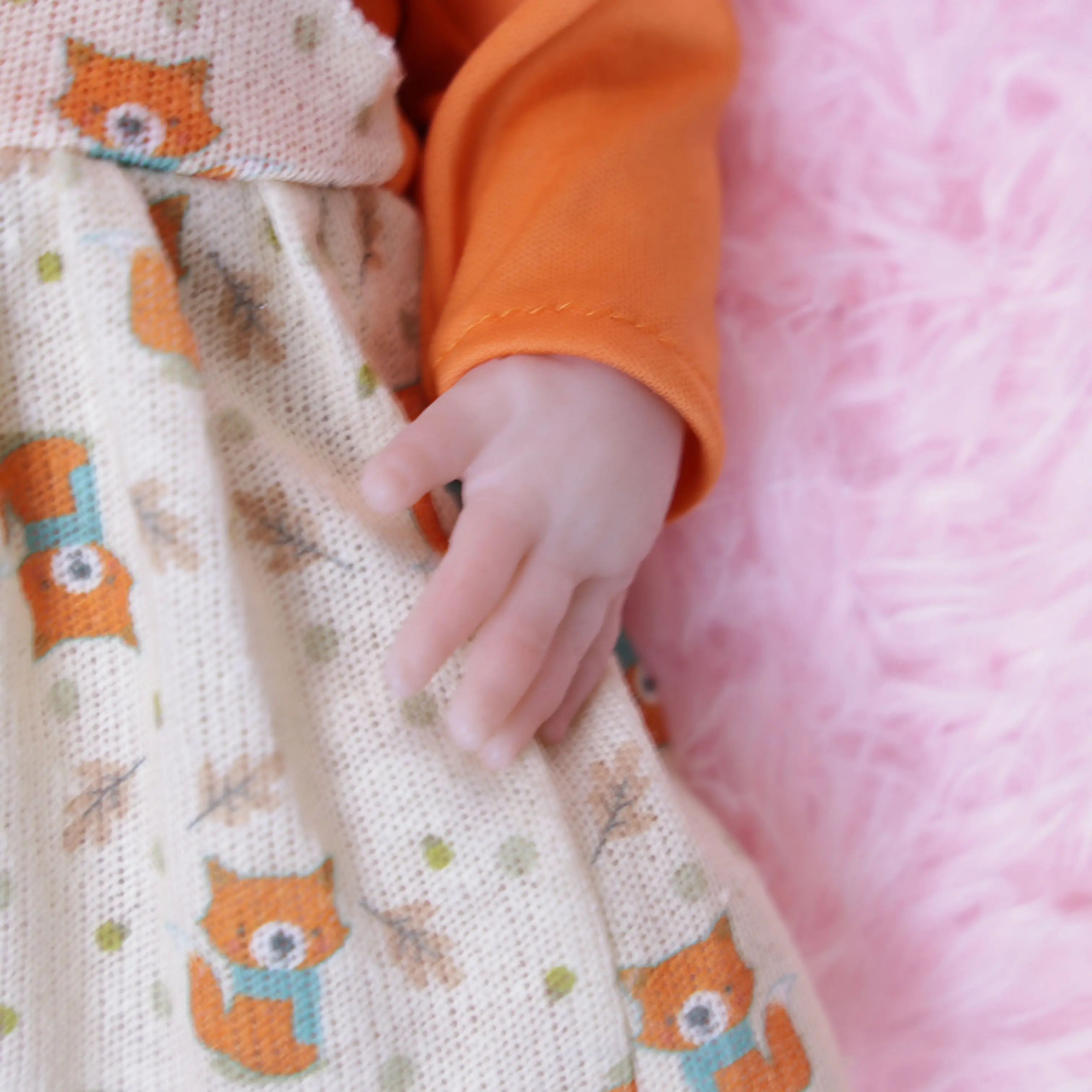 15.3inch Real Reborn Doll Baby Silicone Body(girl) Newborn Baby Lifelike Painted Skin With Pacifier bottle and outfit for gifts