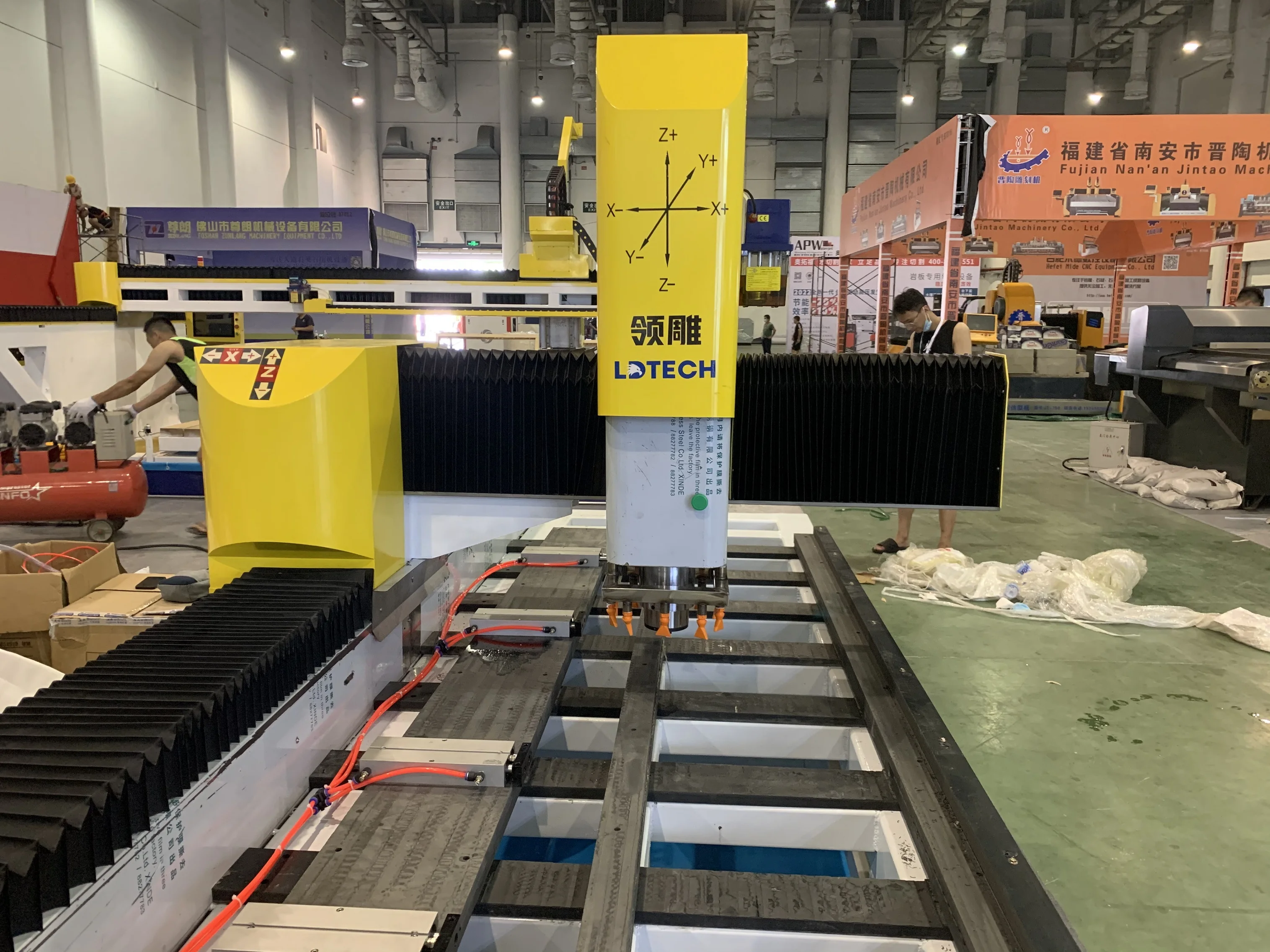 China Factory Hot Sale 7.5kw automatic tool change spindle stone cnc router marble granite cutting cnc bridge cutting machine