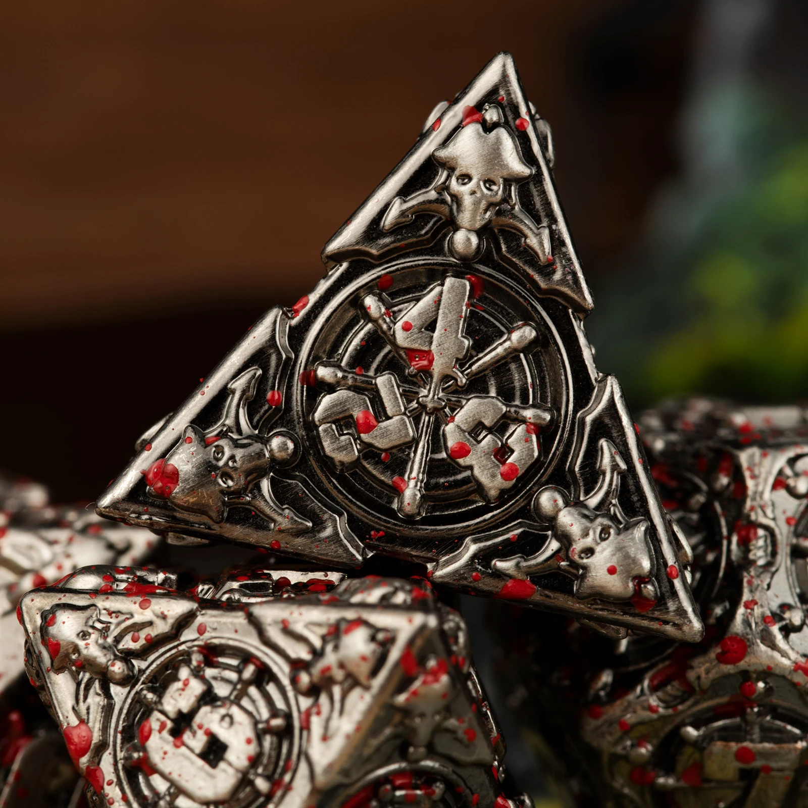 Заводская оптовая продажа набор металлических игральных кубиков d & RPG с индивидуальным логотипом металлические литогранные кубики Dnd для настольной игры Набор dnd