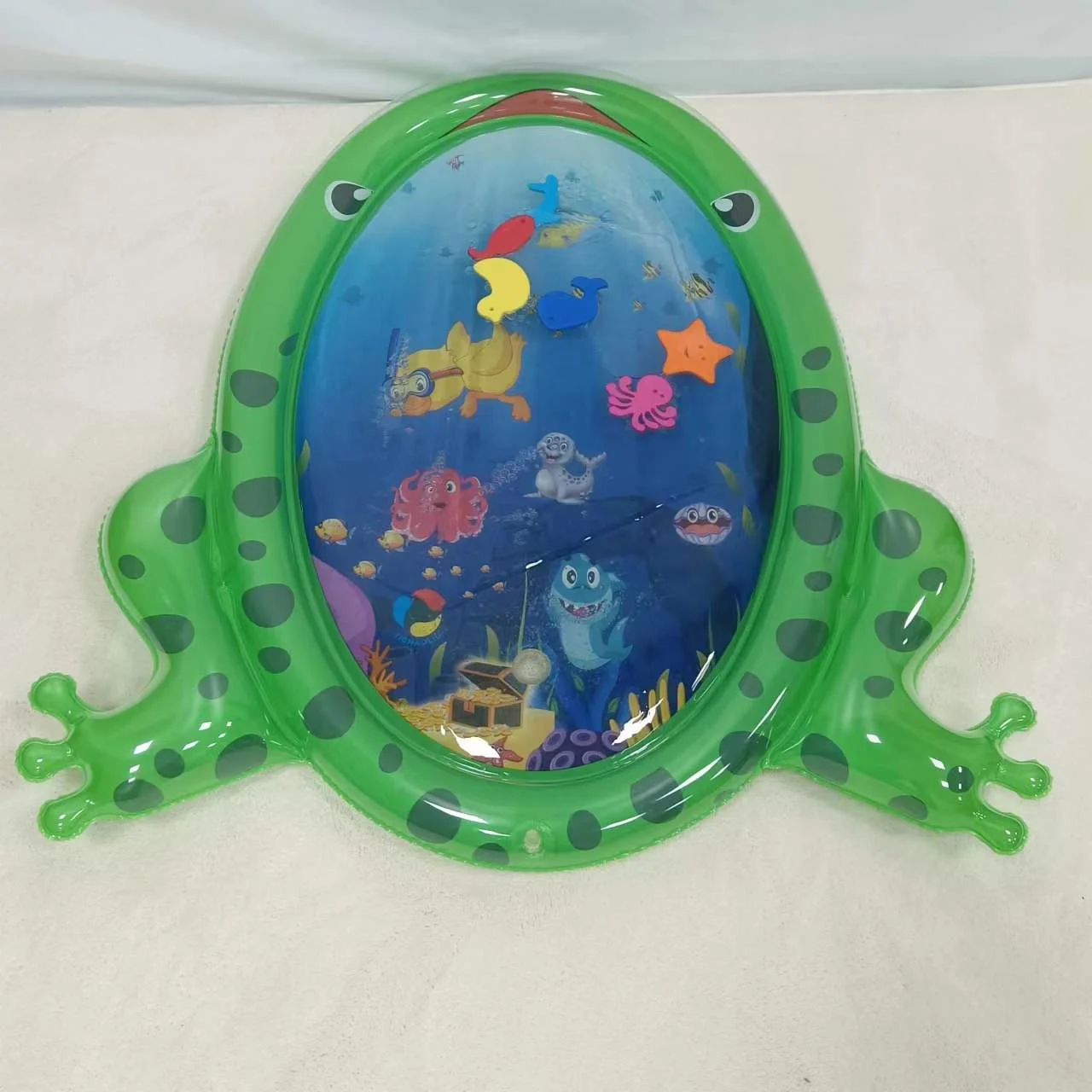 The stereoscopic frog slaps the water mat water play mat baby water mat