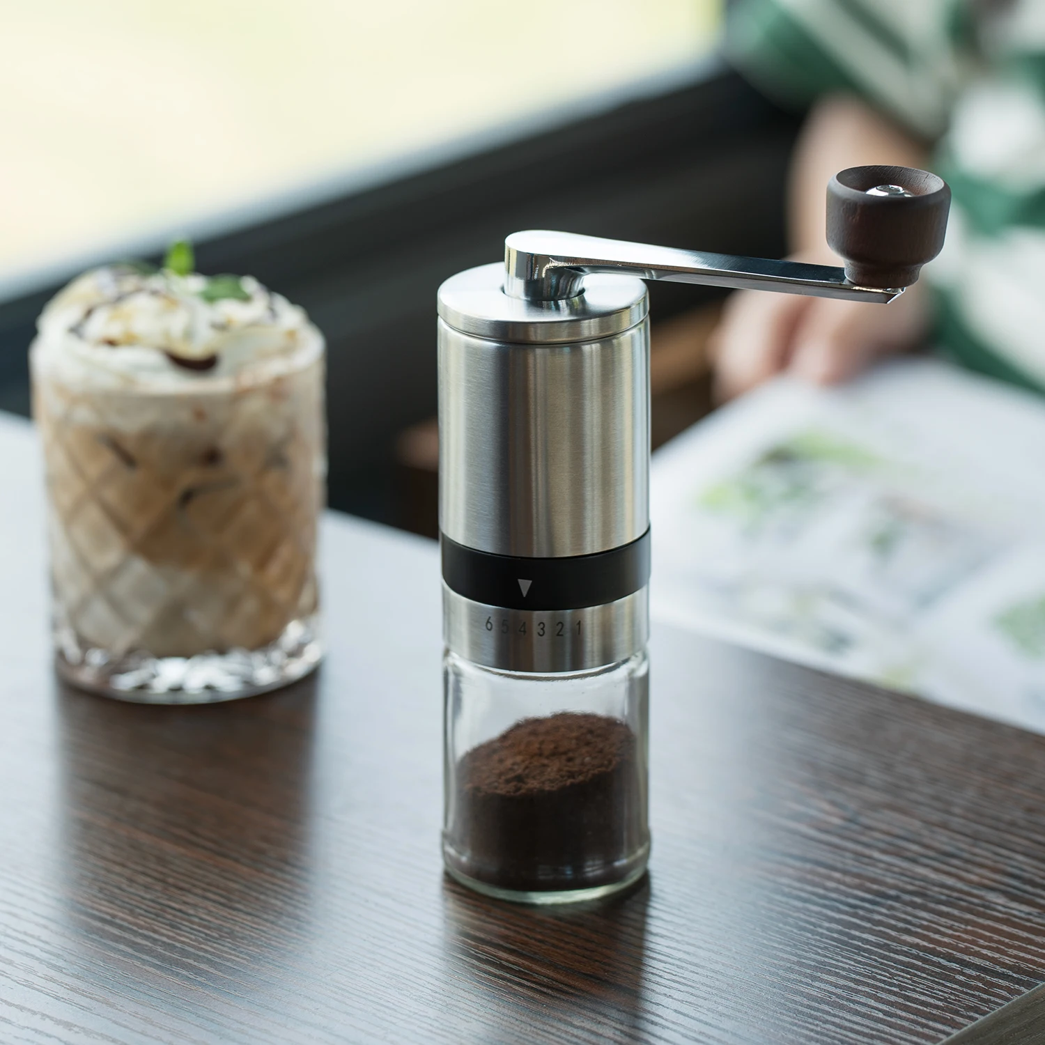 Small Capacity New Design 1 Cup Glass Jar Stainless Steel Ceramic Coffee Bean Grinder Manual Coffee Mill