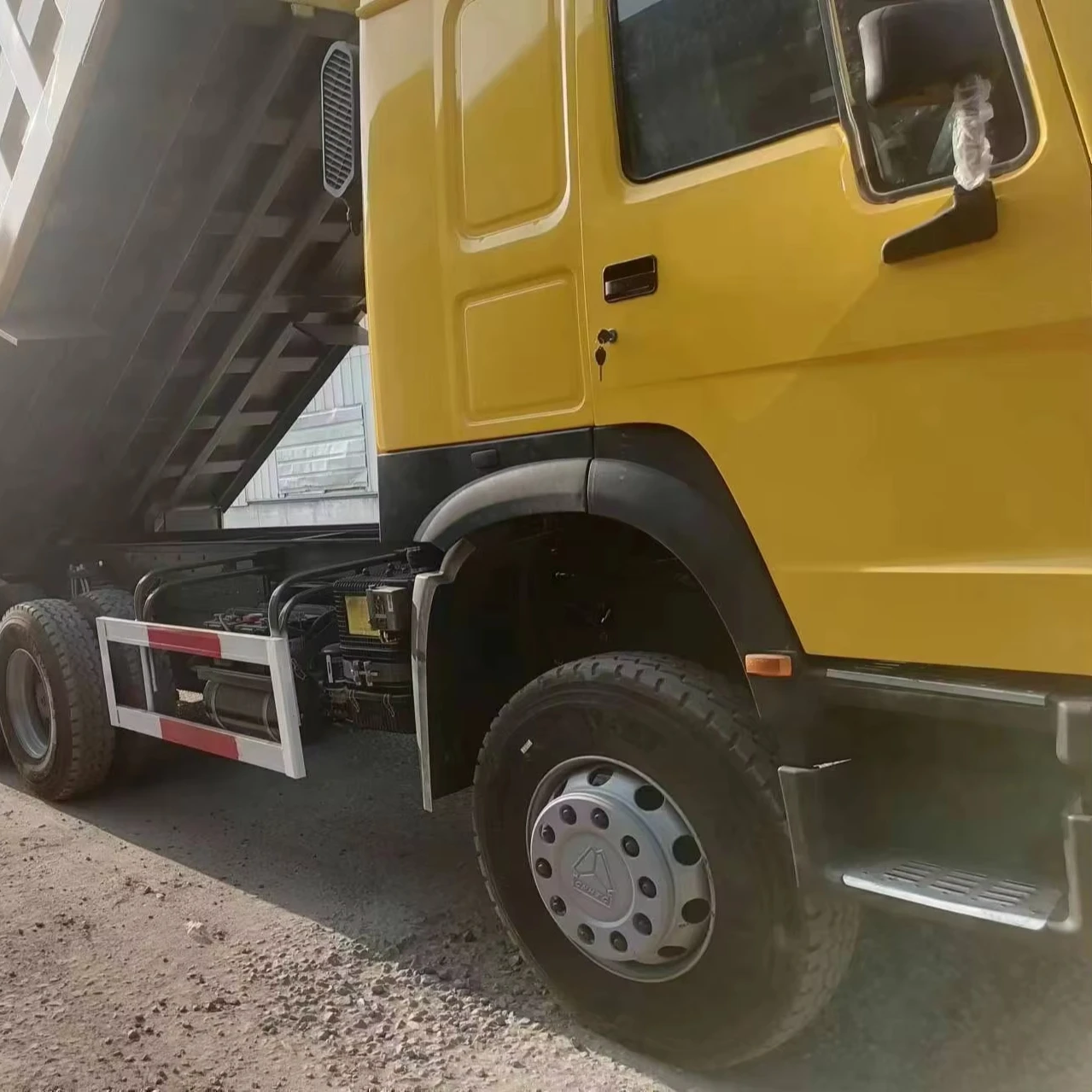 Sinotruk 10 Tires HOWO Truck  6*4  Dump Truck