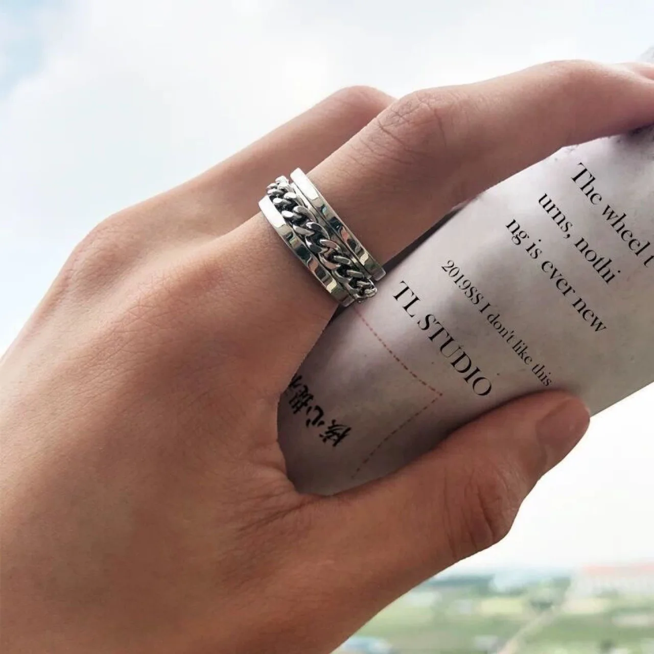 Hot Mens Women Cool Fidget Band Moving Chain Spinner Ring Biker Grooved Edge Wedding Band Stainless Steel Spinner Ring