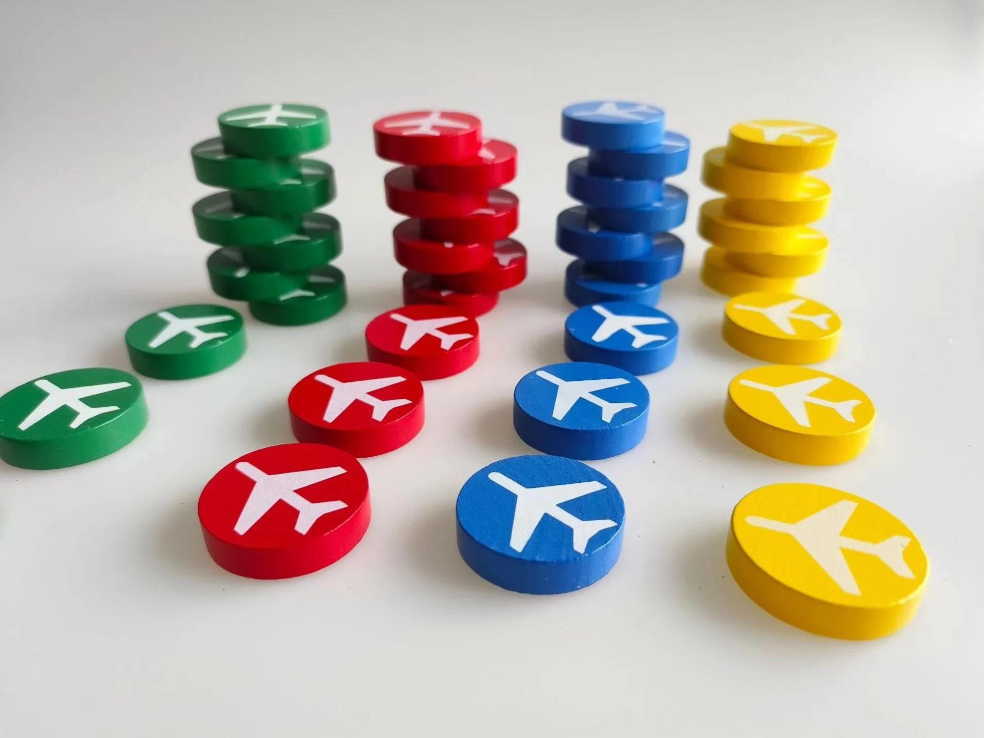 Hot Selling Flying Chess Wooden Pieces Hopscotch Board Game Wooden Flying Chess Pieces For Cards Game