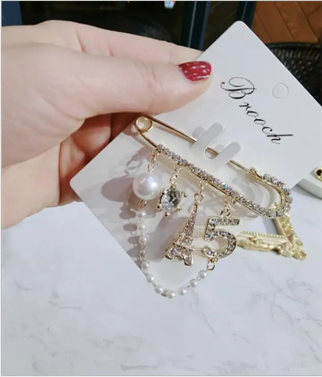 
New Design Alloy Jewelry Diamond Tassel Pearl Rhinestone Pearl 5 Woman Brooch 