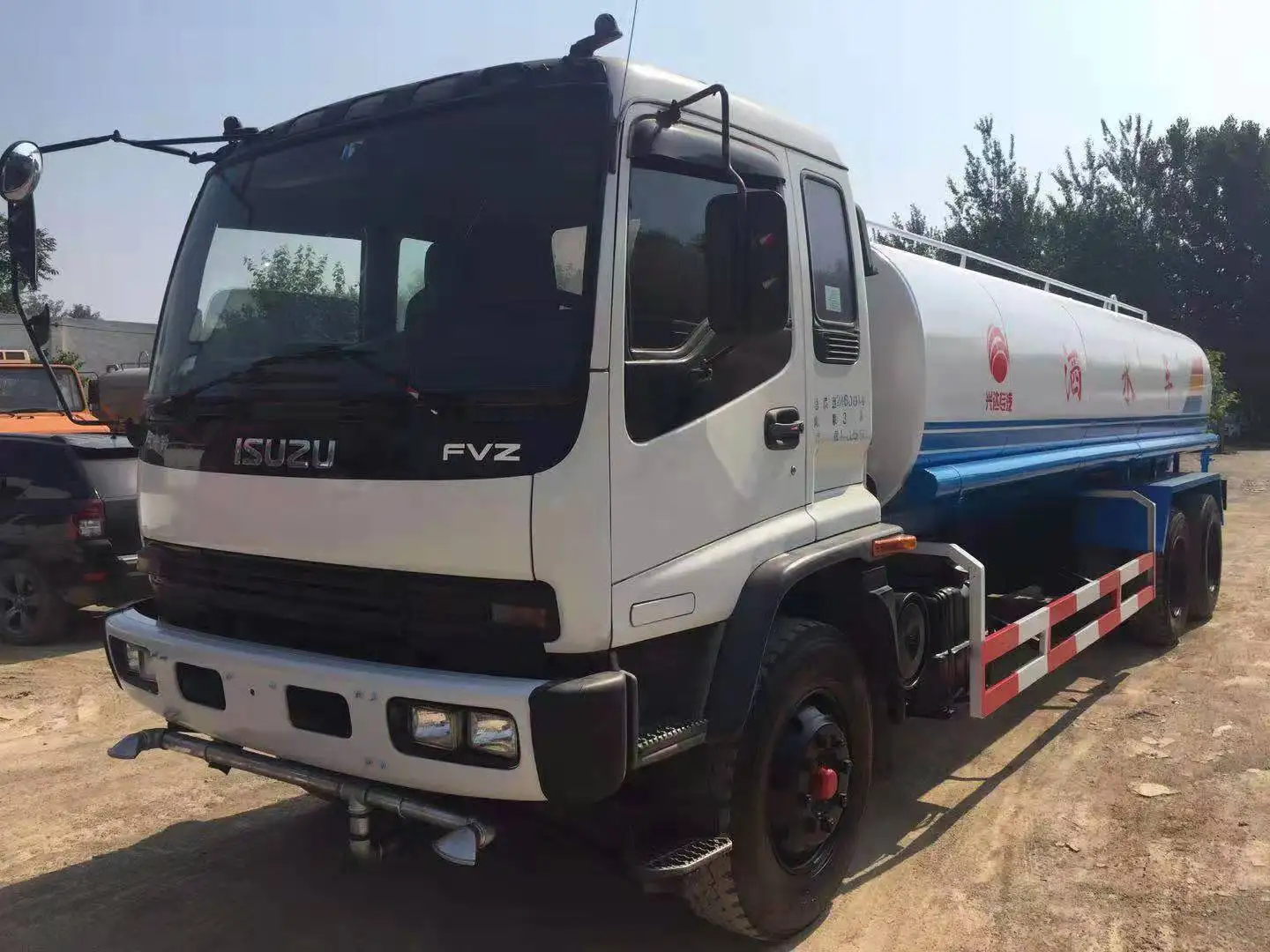 Isuzu б/у дороги спринклер для воды 2017 год 5000L 7000L Автоцистерна грузовик Лидер продаж isuzu использованной
