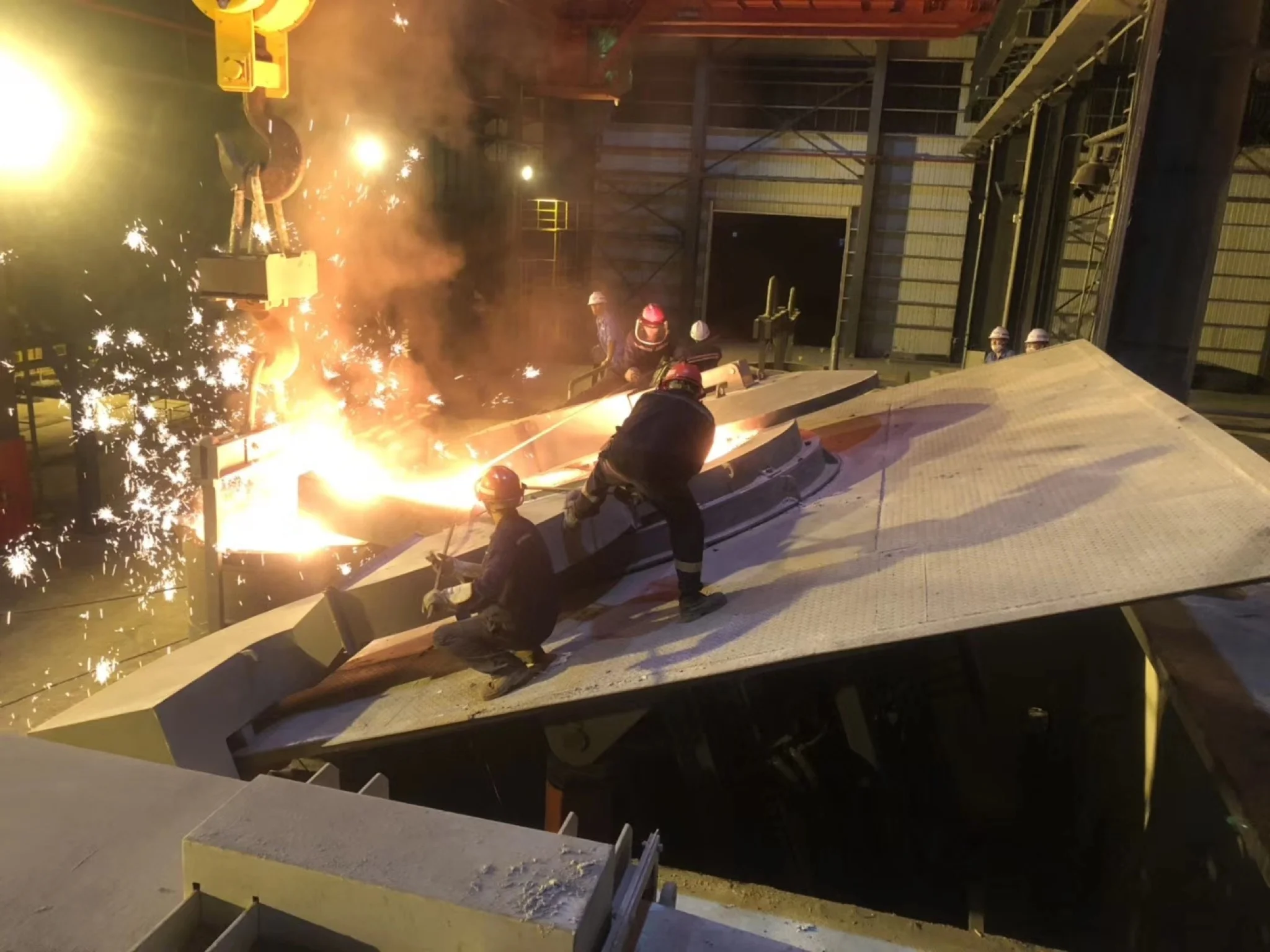 SHENGUANG Factory Direct Aluminum Melting Furnace Smelt Machine Furnace For Recycling Line Of Aluminum Scrap Tilt Induct Furnace