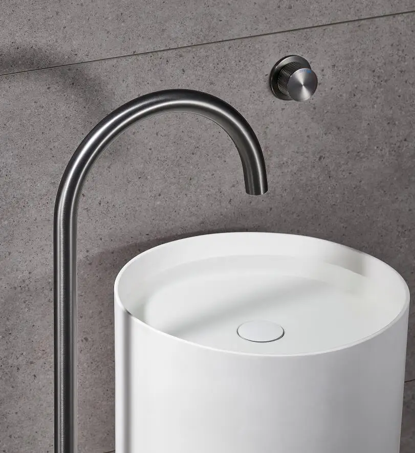 2024 New Design Solid Brass Hot Cold  Floor Freestanding Wash Basin Sink Faucet Mixer with Wall Mount Handle