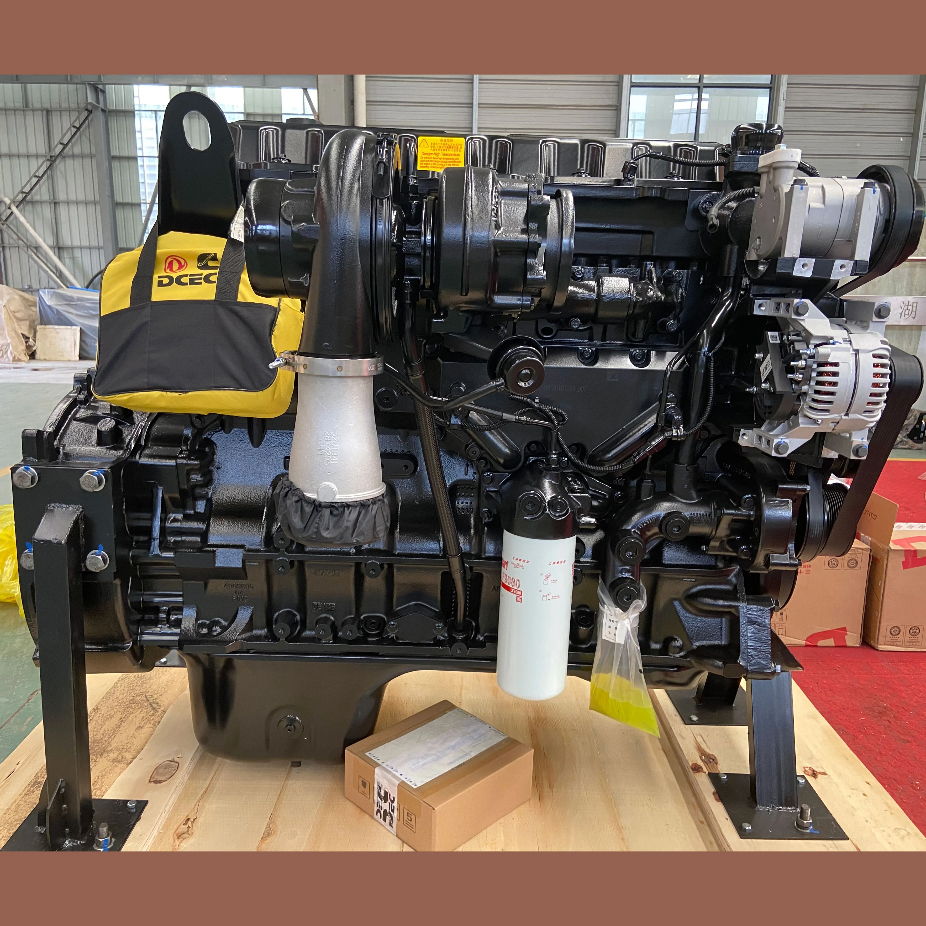 DCEC оригинальный 13L 550HP черного дизельного двигателя 6 цилиндровый QSZ13-C550 для тяжелых грузовиков vacator строительства сделанные в год