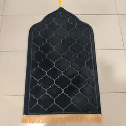 2023 Hot Selling Extra-Thick Prayer mat Muslim Flannel Tassel Carpet  Non-slip Embossed Islamic Prayer Carpet Rug