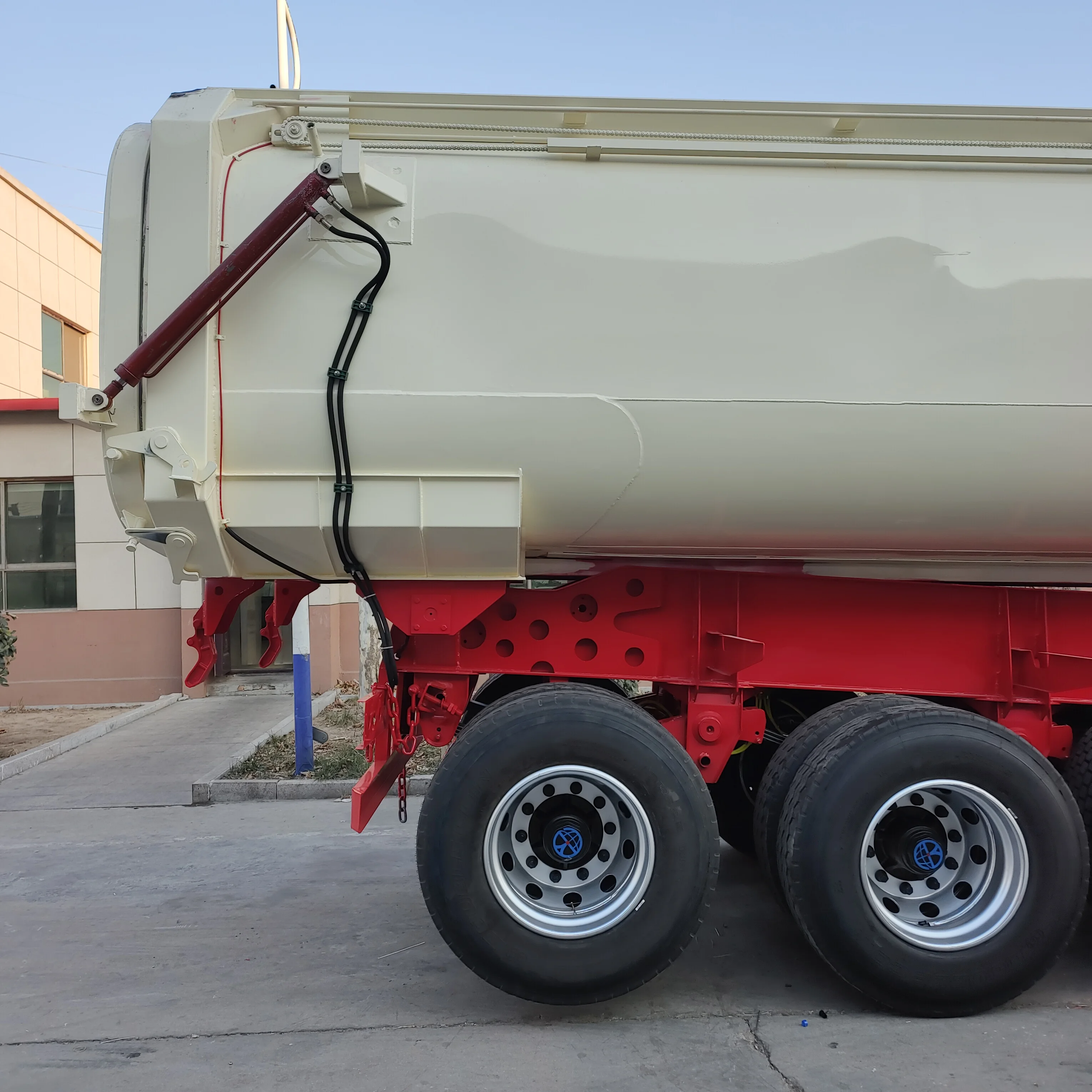 Hot Selling 9.5m Tank Type Rear Dump Semi-Trailer Second-Hand New Car Special Vehicle for Special Transportation