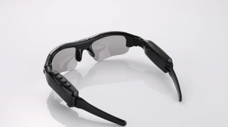 Fashionable Smart blue-tooth glasses portable multifunction sunglasses for driving and Entertainment