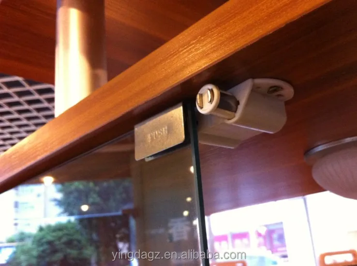 Новейший дизайн дверная защелка для домашнего шкафа магнитный пластиковый пружинный зажим