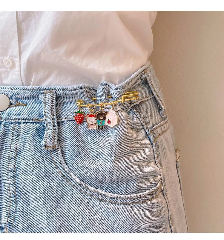 Charm Fashion Cute Cartoon Bear Pins Strawberry Milk Enamel Brooch for Kids Girls Jewelry Wholesale