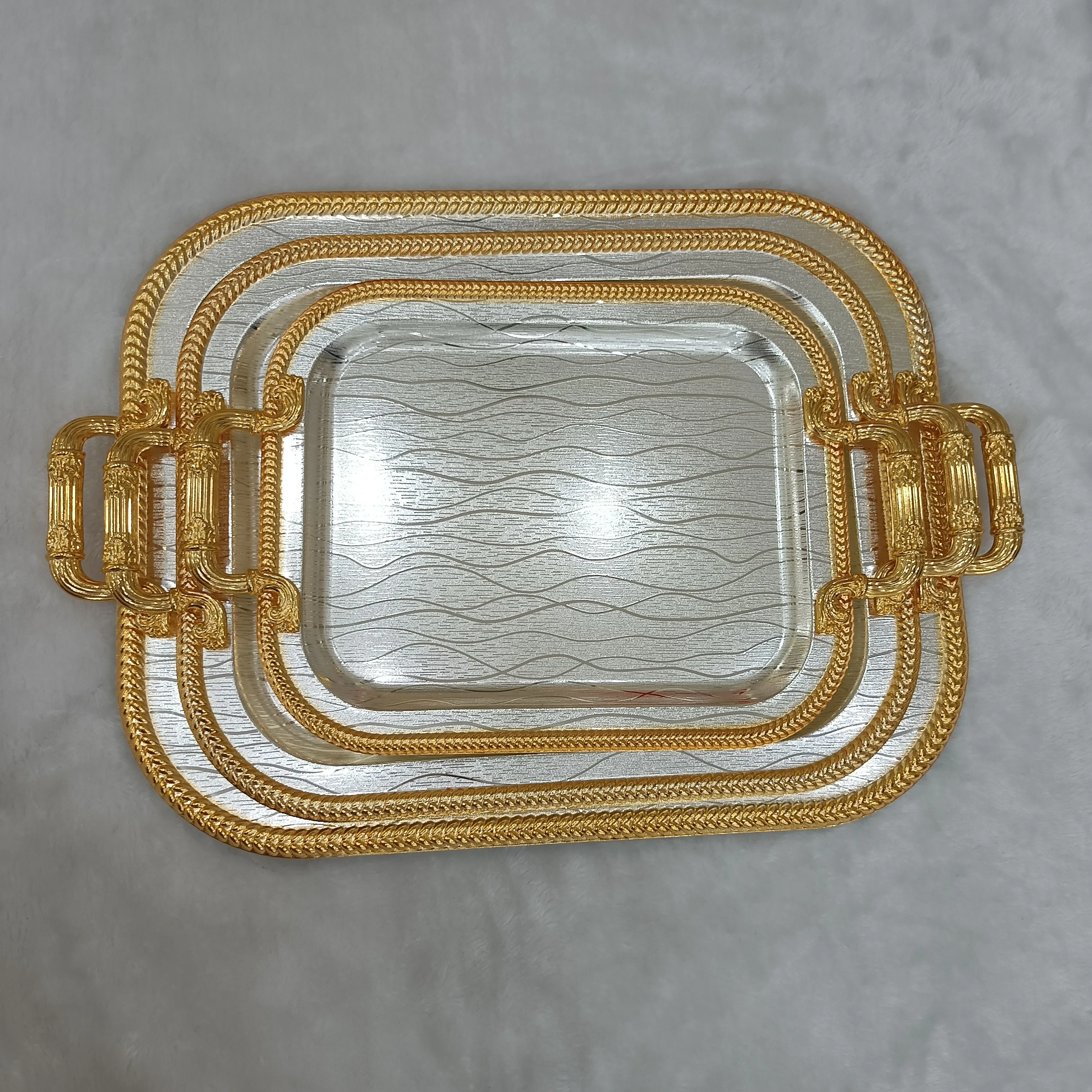 Wholesale Luxury Golden Leaf Shape Metal Table Decor Dry Fruit Plate Nuts Serving Dish Food Display Tray