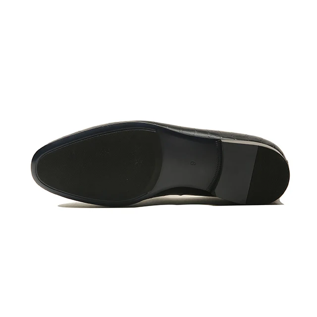 Factory wholesale Men Running shoes loafers comfortable insole made in black leather