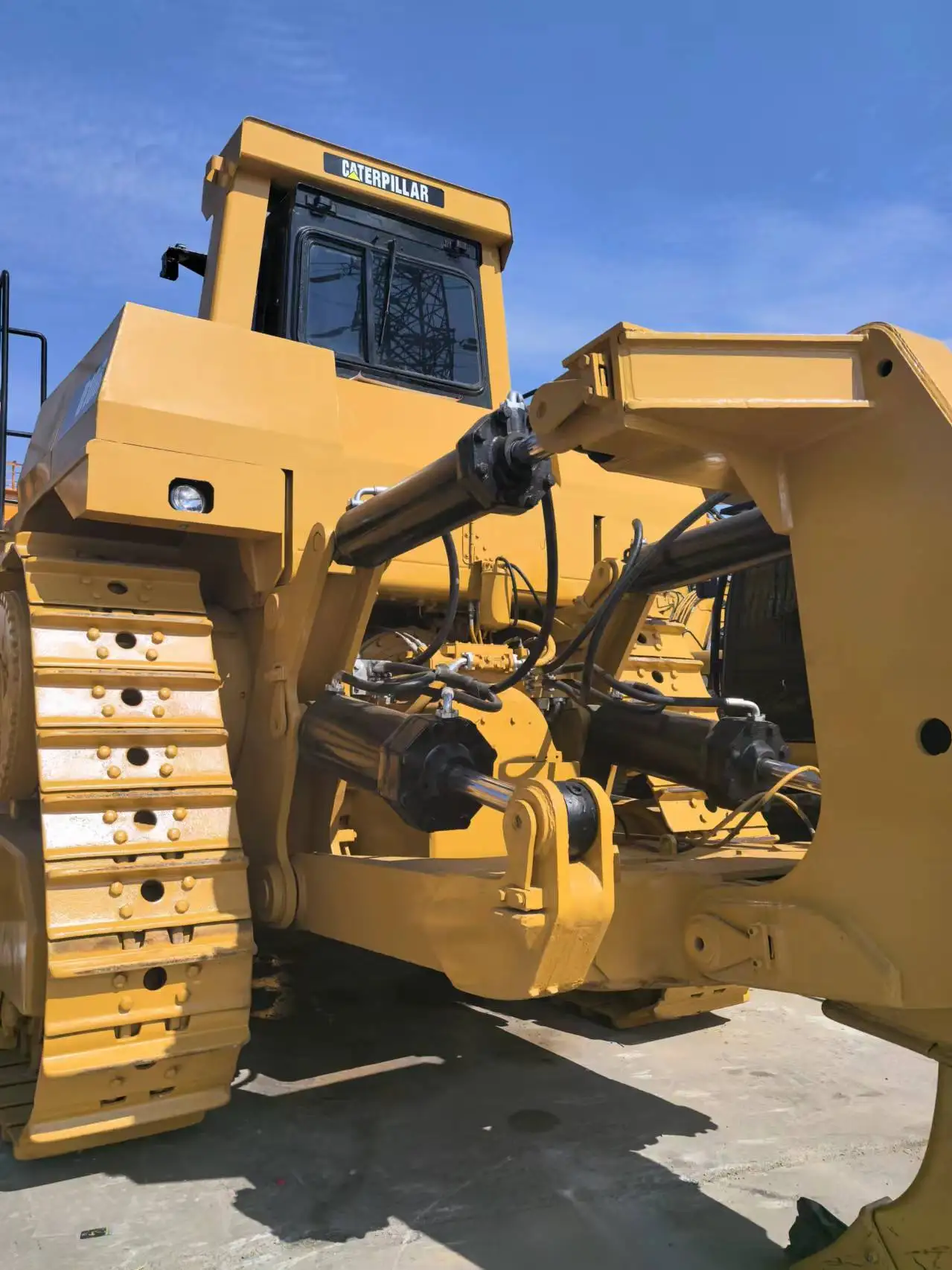 Бульдозер Caterpillar D10R с низким рабочим временем