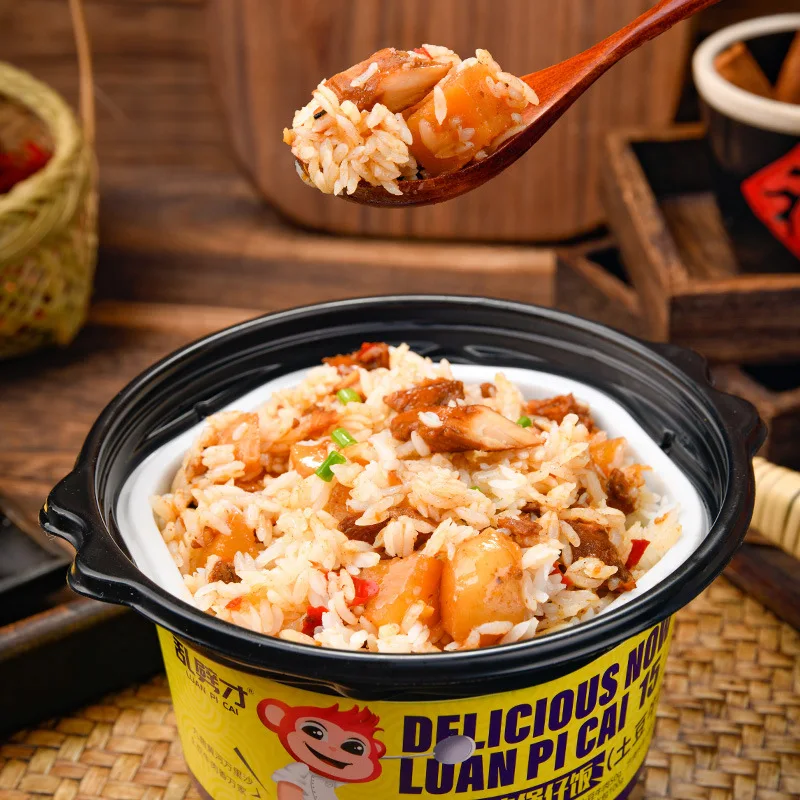 Fast chicken and vegetable clay cake box fast lunch and food meals to heat rice