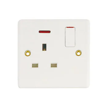 China Manufacturer of UK Hot Sell High Quality 13A 1 Gang 3 Pin Plug Electrical Wall Switch Socket with Neon