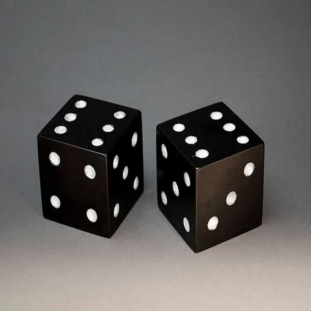 Шестигранные кости с цифрами от одного до шести лучшей скоростью