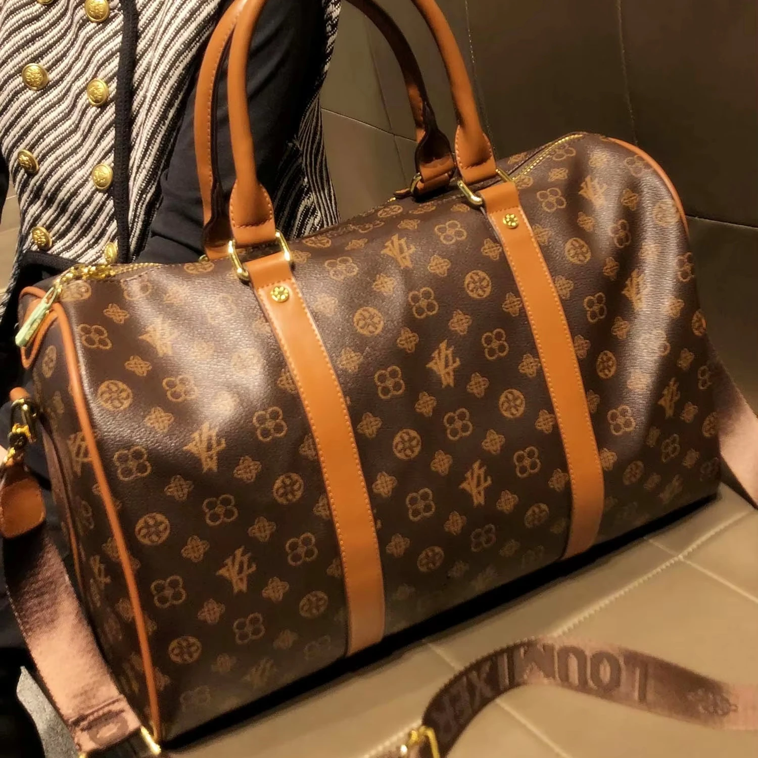 Manufacturer Gym Outdoor Sports Bag Large-capacity Hand Luggage  Custom top quality Litchi pattern Women Fashion Genuine Leather