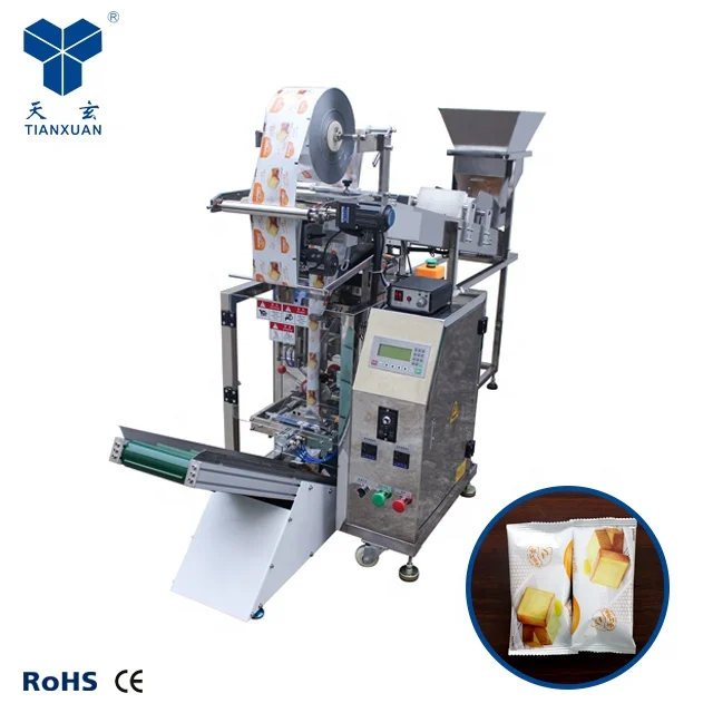 Triangular bag of chocolate bean snack dry food packaging machine manufacture with conveyor belt