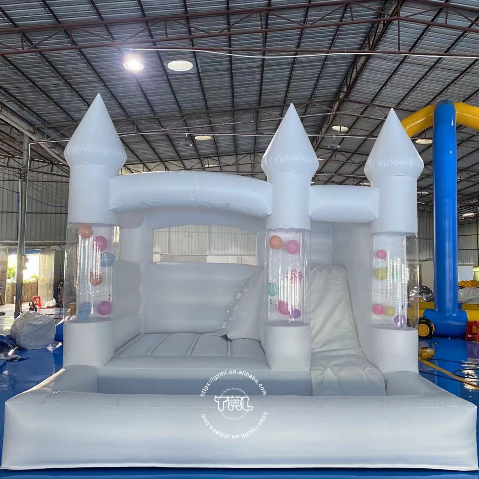 New Design Commercial Bounce House Bouncy Castle Inflatable Balloons Move White jumping castle For Kids