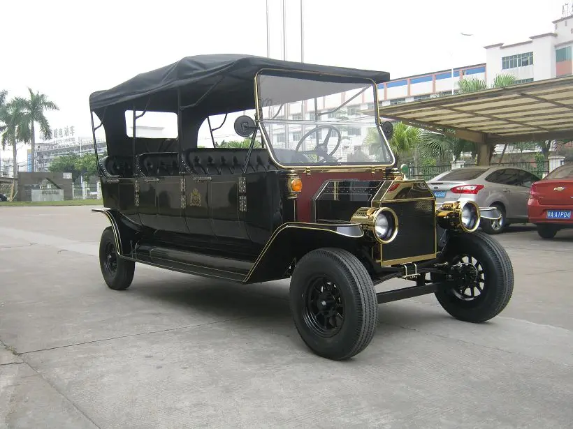 Исторический старинный автомобиль Ford Модель T для осмотра достопримечательностей