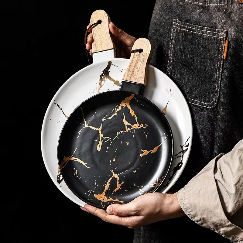 Wholesale 11 Inch Luxury Marble Porcelain Plate With Wooden Handle For Restaurant