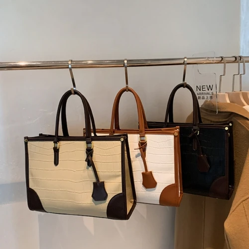 2024 New Arrival Alligator Pattern PU Leather Tote Bags for Commuting Fashion Shopping Tote Bags with Tassel Large Woman Handbag