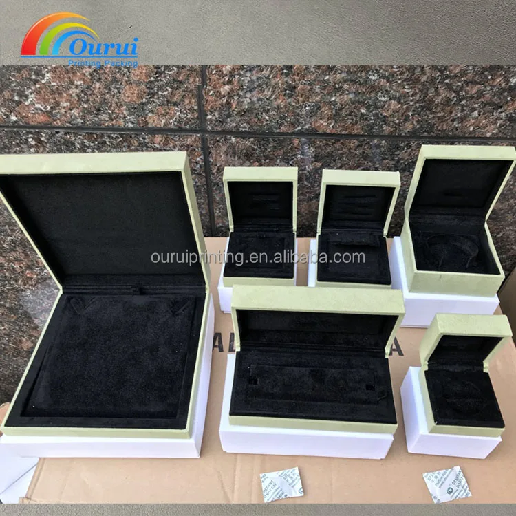 Luxury Green Velvet Jewelry Gift Box PC Material for Packaging Earrings Bracelet Necklace Ring for Storage or Gift Giving