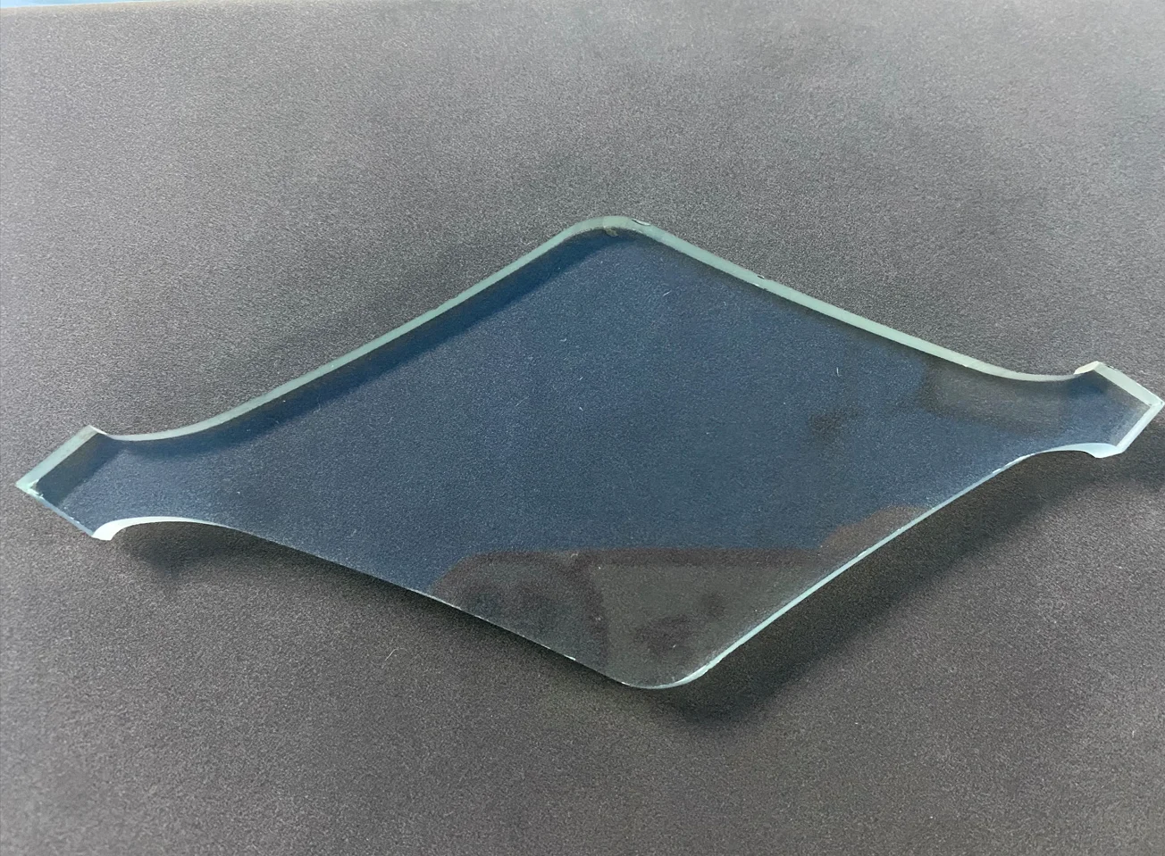 Cloud Laser  high speed no pollution all shapes tempered glass laser cutting machine