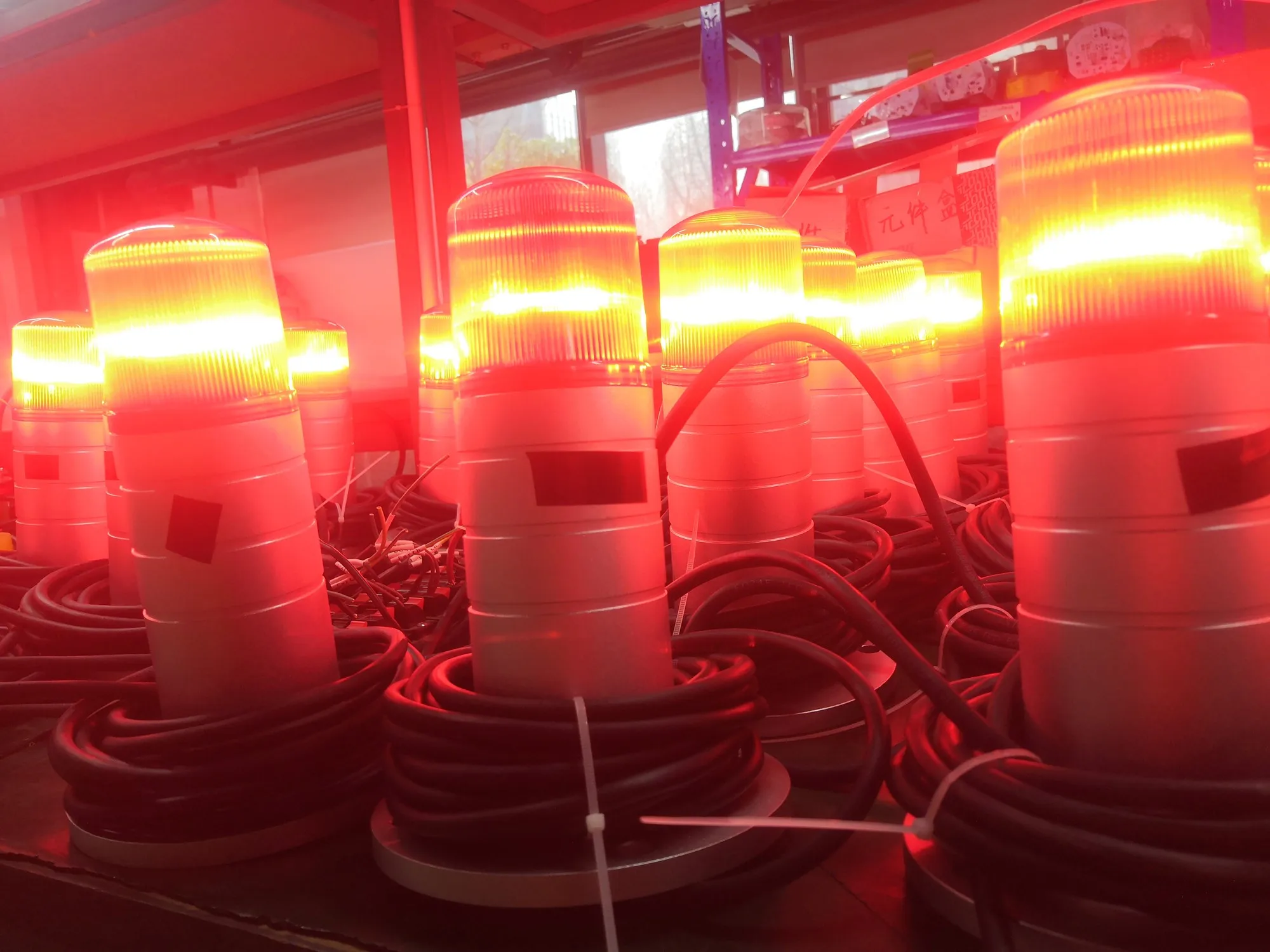 Low intensity aircraft beacon light 10Cd, 32Cd twilight sensor control the switch on and off ICAO tower obstruction light