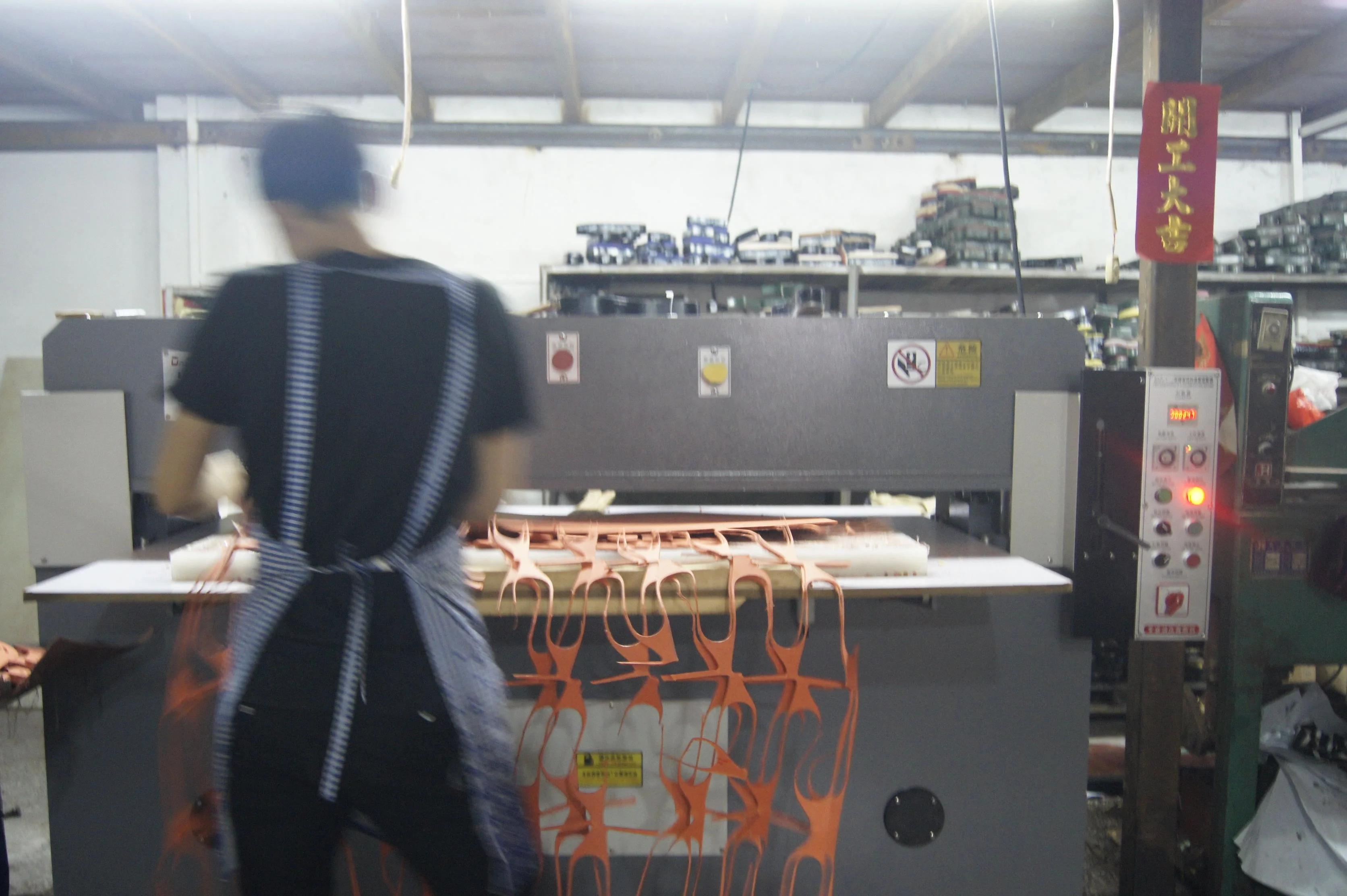 Отличная гидравлическая штамповочная машина для полиуретанового пенополиуретана